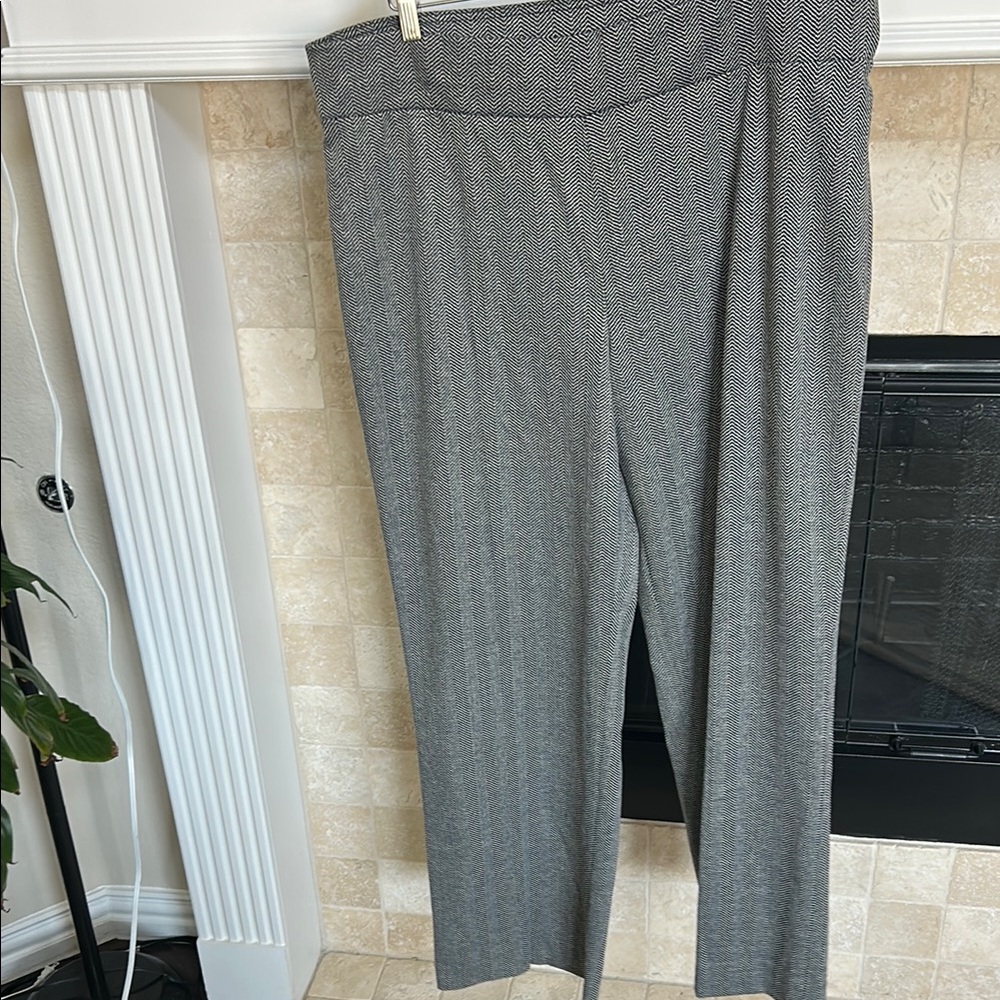 Plus Size Anne Klein Gray Knit Trousers with Tapered Leg